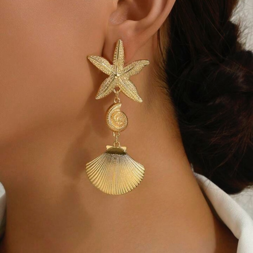 Gold seashell/ starfish beach earrings